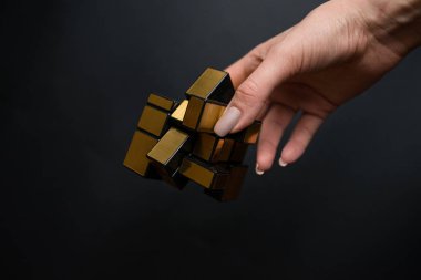 Altın Ayna Rubik's cube bulmaca el
