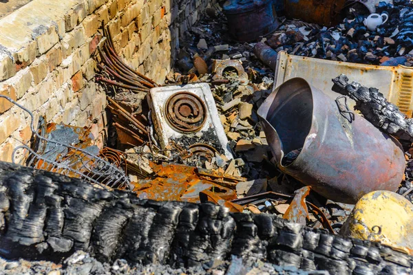 Resterna från huset efter branden — Stockfoto