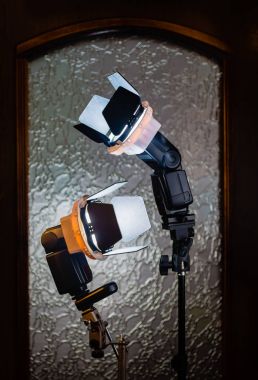 Harici flaş sehpa üzerinde panjurlar ile. 1