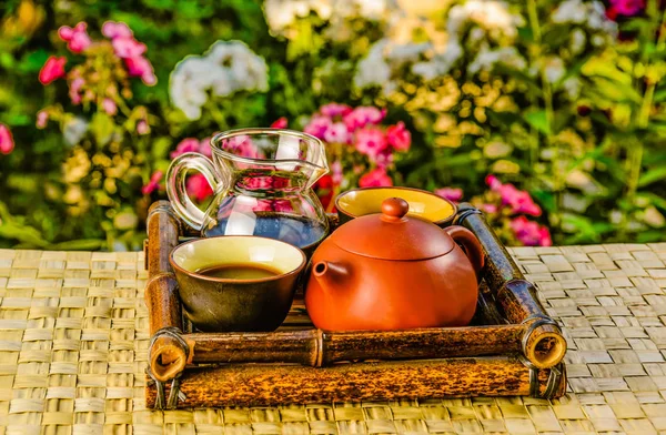 Hiking set for Chinese tea in a bamboo box. — Stock Photo, Image