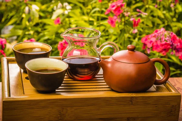 Hiking set for Chinese tea on the table - case for utensils — Stock Photo, Image