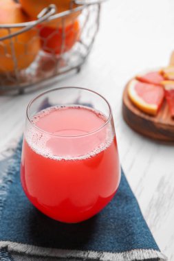 Cam masa lezzetli narenciye suyu ile