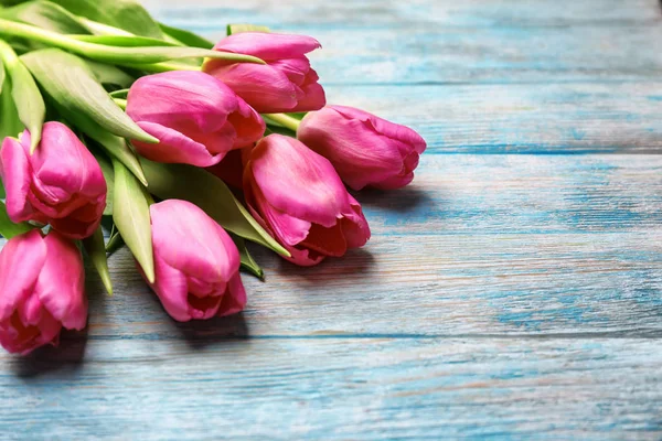 Bouquet of beautiful tulips on wooden background — Stock Photo, Image