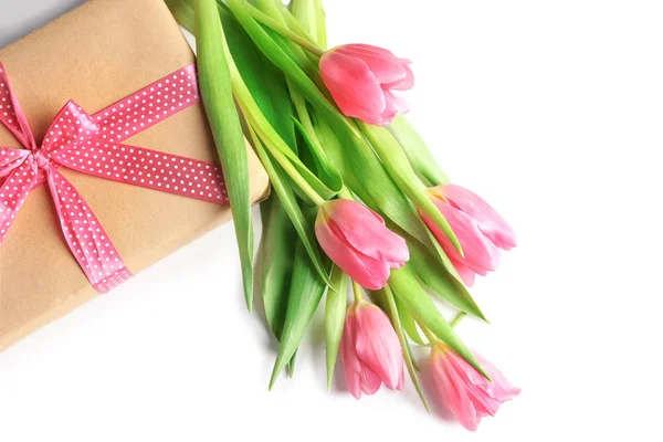 Bouquet of beautiful tulips and gift box on white background — Stock Photo, Image