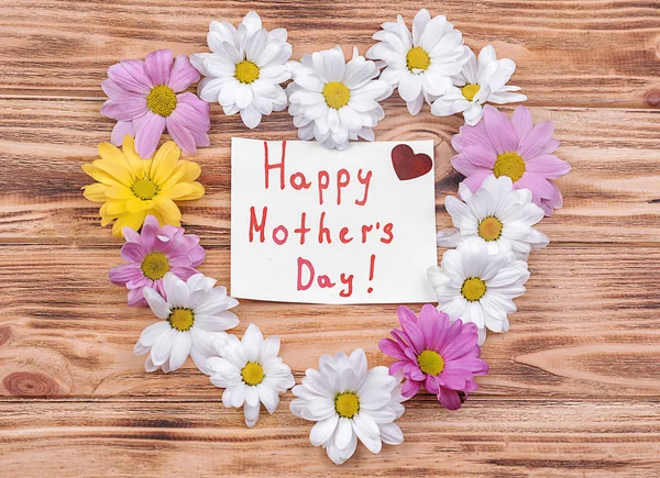 Kompozíció üdvözlés kártya Mother's Day, a fából készült háttér — Stock Fotó