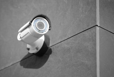 Açık havada binanın duvarındaki modern Cctv kamera