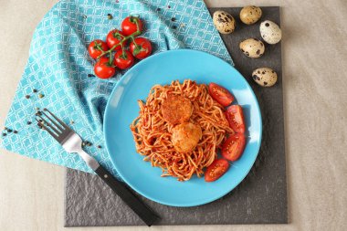 Tabak masada domates soslu lezzetli makarna