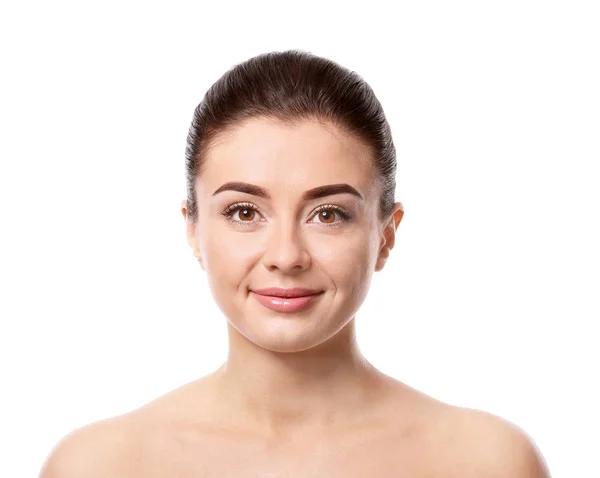 Красива молода жінка з шовковистою шкірою після курортного лікування на білому тлі — стокове фото