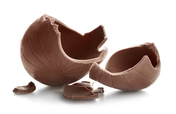 Broken chocolate Easter egg on white background — Stock Photo, Image