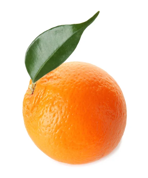 Läckra mogna orange på vit bakgrund — Stockfoto