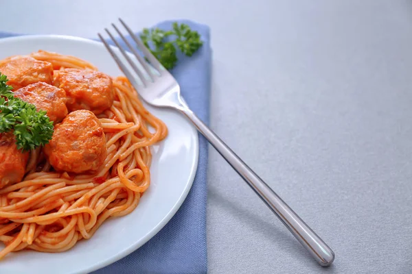 Plate of delicious pasta with meat balls and tomato sauce, closeup — Stock Photo, Image