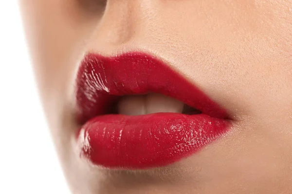 Schöne junge Frau mit hellem Lippenstift, Nahaufnahme — Stockfoto