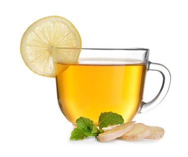 Lezzetli çay nane, zencefil ve limon beyaz arka plan üzerinde