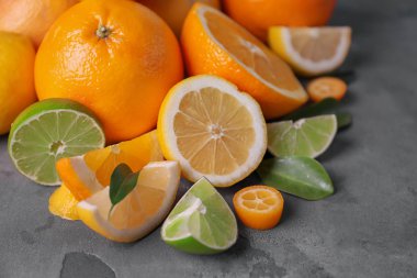 Taze narenciye gri dokulu arka plan üzerinde