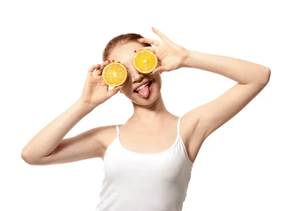 Engraçado jovem com frutas cítricas no fundo branco — Fotografia de Stock