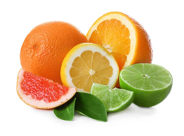 白色背景的新鲜柑橘类水果 — 图库照片