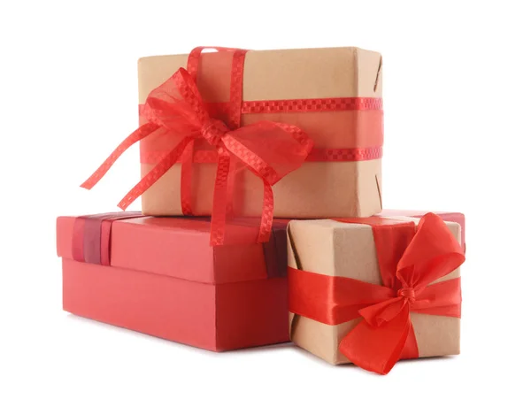 Elegantes cajas de regalo sobre fondo blanco — Foto de Stock
