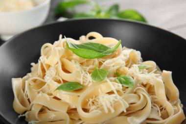 Tabak lezzetli makarna peynir, portre