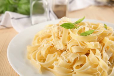 Tabak lezzetli makarna peynir tablo, closeup ile