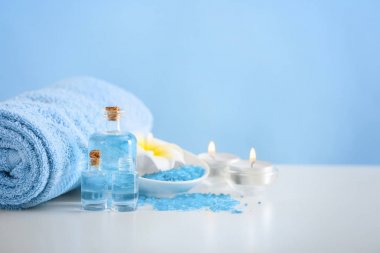 Tablo renkli arka plan üzerinde güzel spa kompozisyon