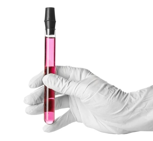 Mão na luva segurando tubo de teste com amostra de cor no fundo branco — Fotografia de Stock
