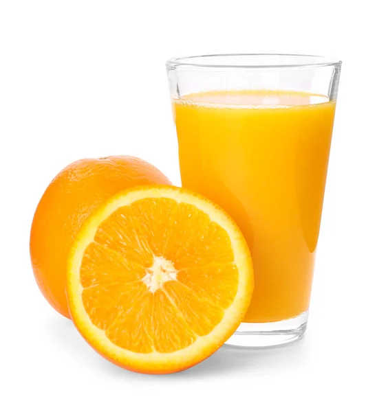 Frisse citrus drankje in het glas en oranje op witte achtergrond Stockfoto