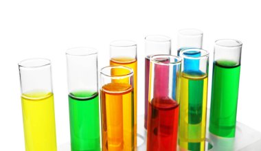 Beyaz arka planda, portre renkli örnekleri ile test tüpleri