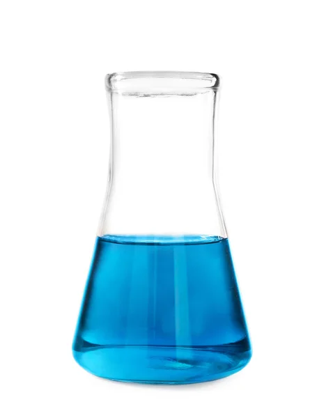 Тестовая колба с голубой жидкостью на белом фоне — стоковое фото