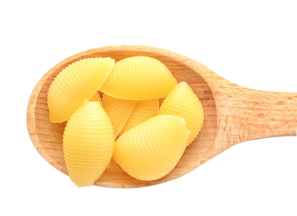 Houten lepel met rauwe pasta op witte achtergrond — Stockfoto