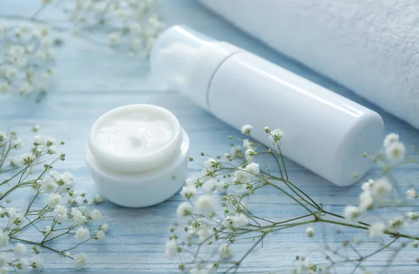 Cosmetics with herbal extract on white wooden background — Stock Photo, Image