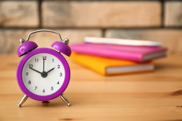 Alarm clock on wooden table. Time management concept — Stock Photo, Image