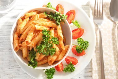 Masada bolognese soslu lezzetli makarna kase