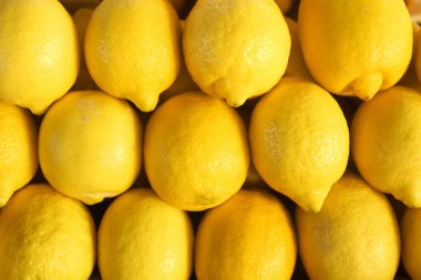 Arka plan olarak olgun limon. Taze narenciye meyve