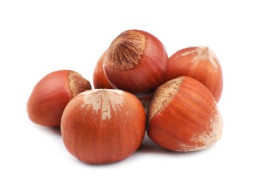 Beyaz arkaplanda fındık