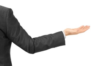 Bir şey beyaz arka plan üzerinde tutan genç işadamı