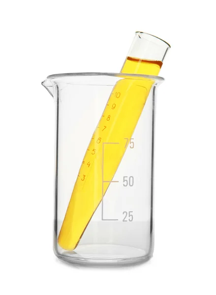 흰색 바탕에 비 커에 노란색 액체와 테스트 튜브 — 스톡 사진