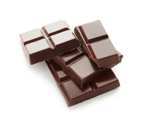 Кусочки тёмного шоколада на белом фоне — стоковое фото