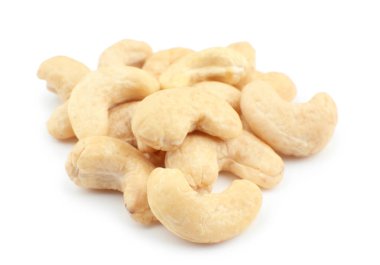 Beyaz arka planda kaju fıstığı