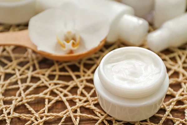 Jar of moisturizing cream on wooden background — Stock Photo, Image