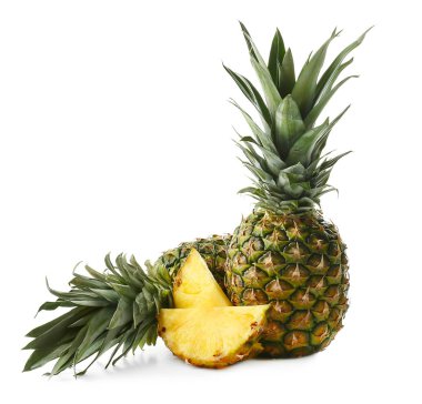 Olgun ananas, üzerinde beyaz izole