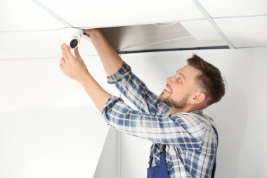 Elektrikçi yükleme güvenlik kamerası