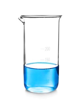 Beyaz zemin üzerinde mavi sıvı bulunan laboratuvar camları.