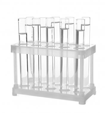 Beyaz arka plan üzerinde su ile test tüpleri