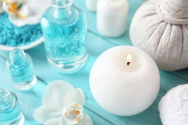 Ahşap masada güzel bir spa kompozisyonu