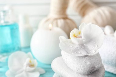 Masada güzel çiçek taşlarla Spa