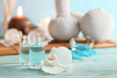 Ahşap masa spa yordamlar için önemli petrol şişe