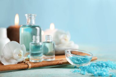 Ahşap masada güzel bir spa kompozisyonu