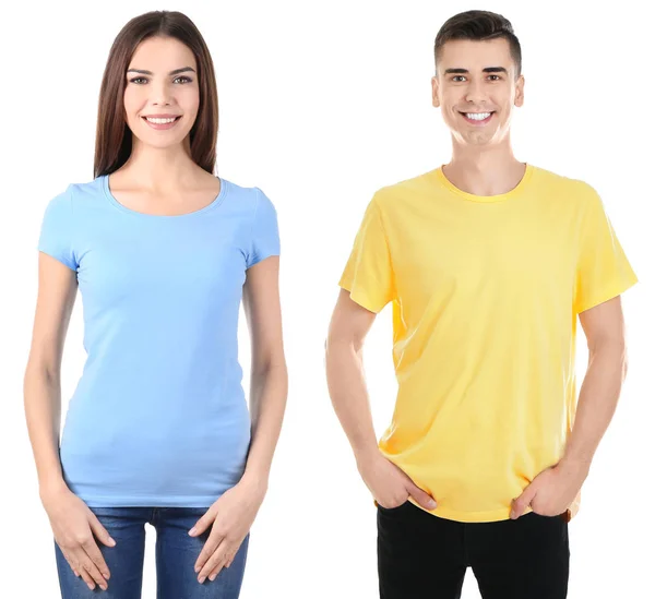 Muž a žena ve stylové trička na bílém pozadí, pohled zepředu. Maketa pro design — Stock fotografie
