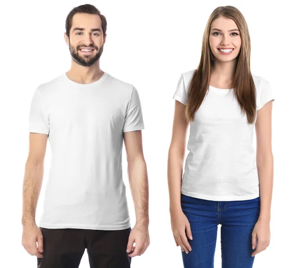 Muž a žena ve stylové trička na bílém pozadí, pohled zepředu. Maketa pro design — Stock fotografie