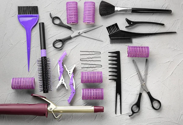 Flat lay composition with professional hairdresser's tools on grey background — Stock Photo, Image